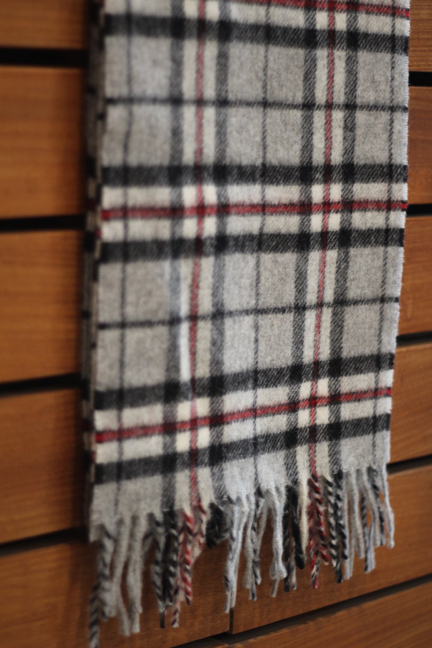 ÉCHARPE TARTAN GRIS CLAIR ET NOIR