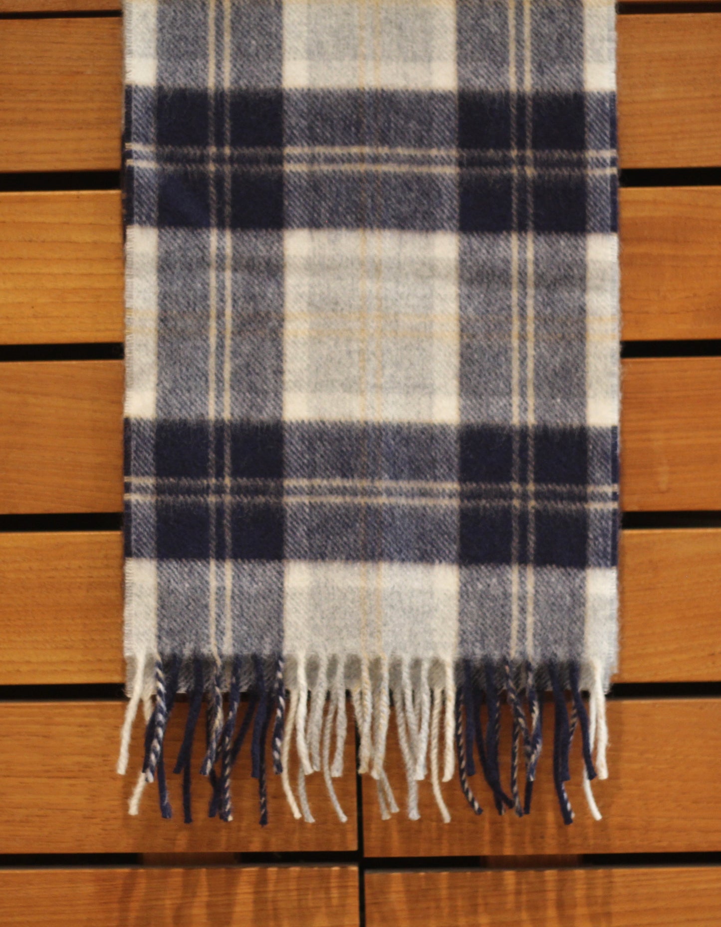 ÉCHARPE TARTAN GRIS CLAIR ET MARINE