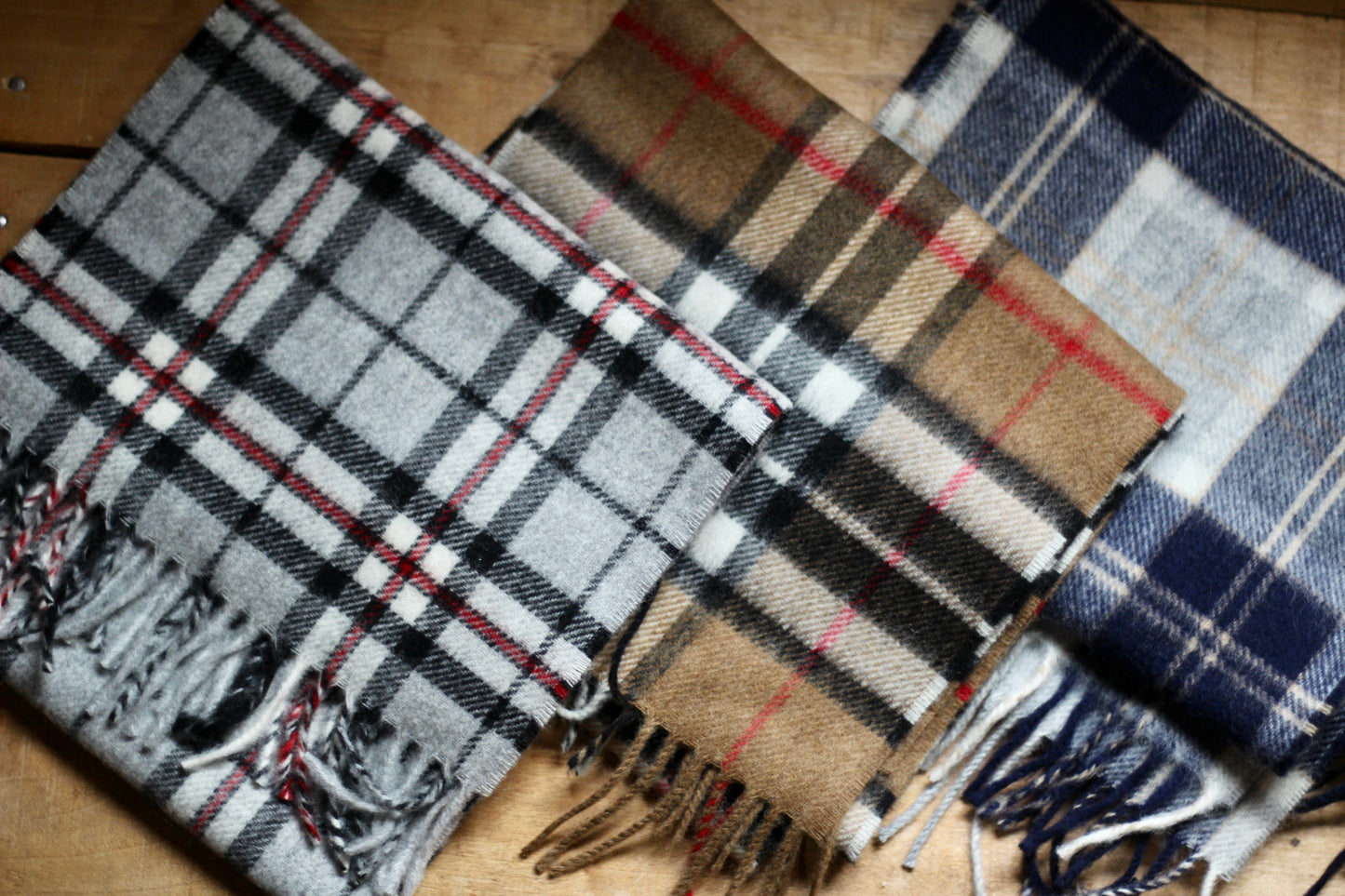 ÉCHARPE TARTAN GRIS CLAIR ET NOIR