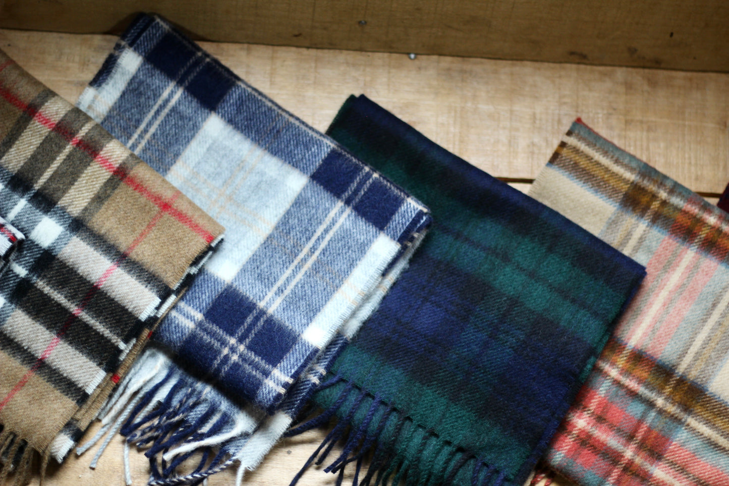 ÉCHARPE TARTAN GRIS CLAIR ET MARINE